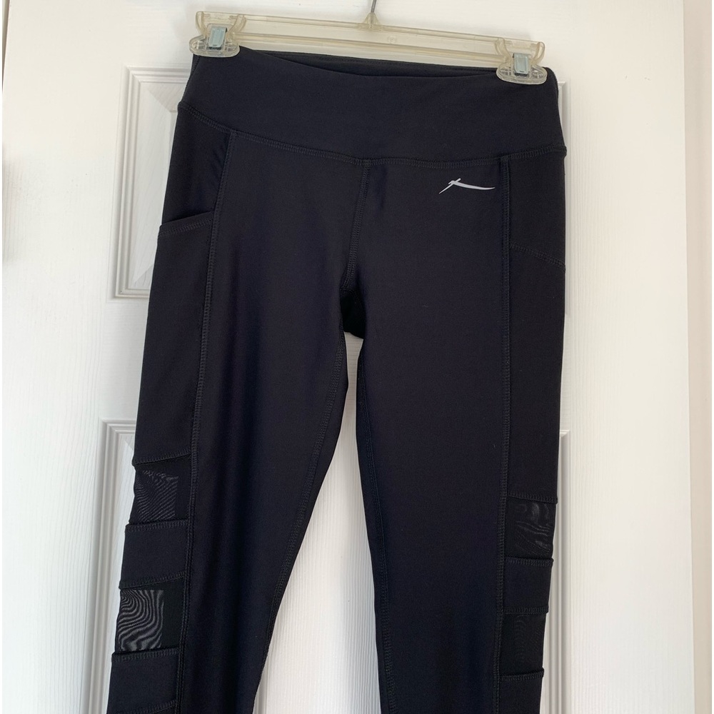 💥BOGO💥 Women’s black Yoga pants. Size XS Perfect condition - Picture 4 of 8